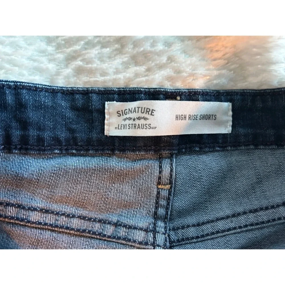 Levi Strauss signature women's  High Rise Denim Shorts Dark Wash Cuffed Size 18 - Picture 3 of 4